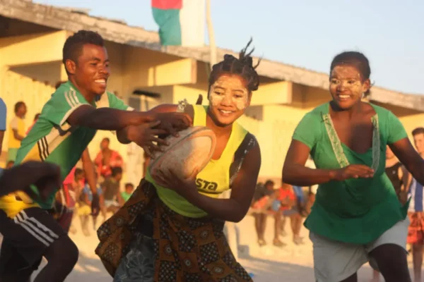 Affirmation de soi pour les filles avec la pratique du rugby