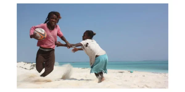 Article La Dépêche du Midi sur la jeune fille et le ballon ovale