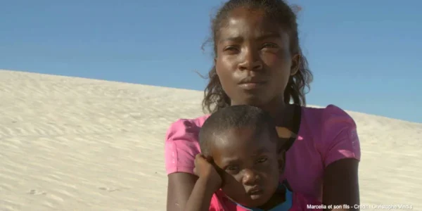 Article L'Express sur la jeune fille et le ballon ovale